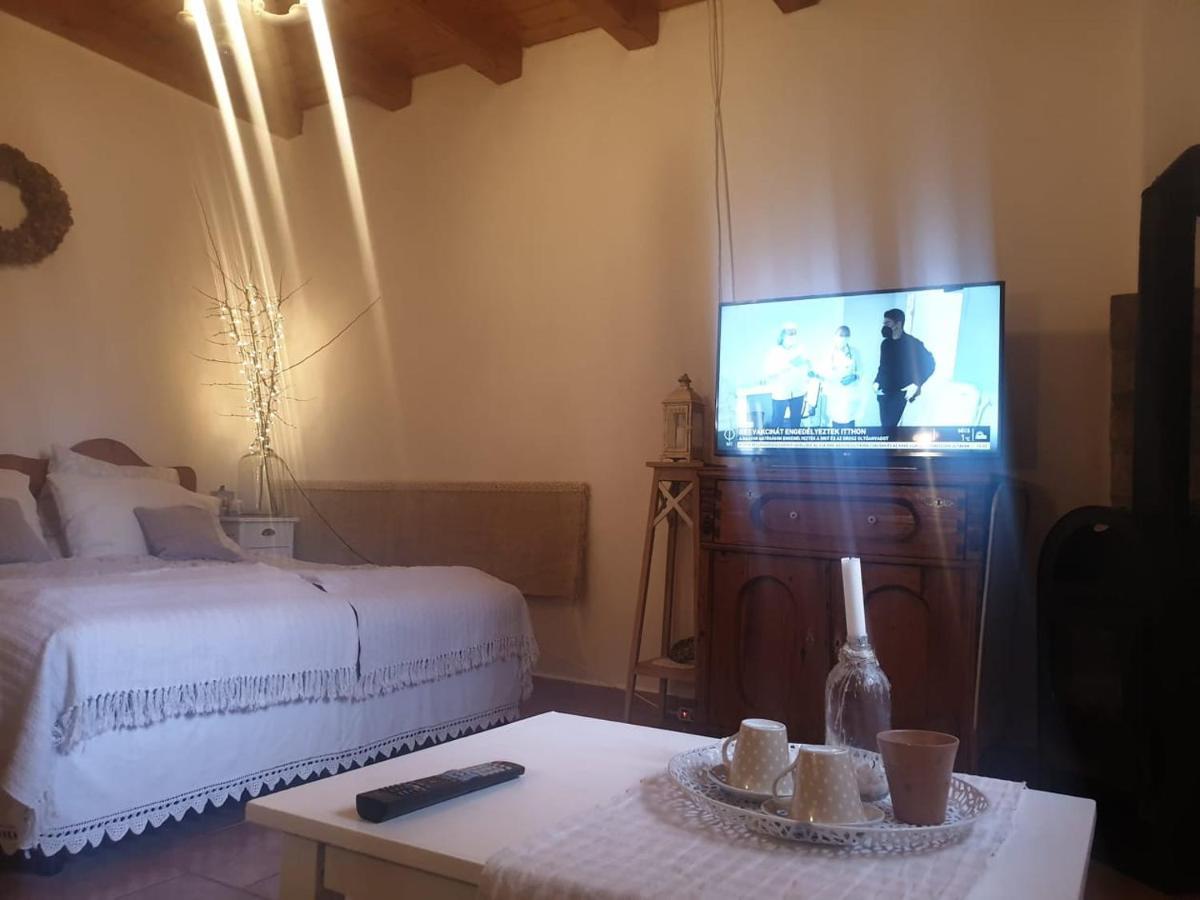 Tulipanos Vendeghaz Apartment Obanya Екстериор снимка