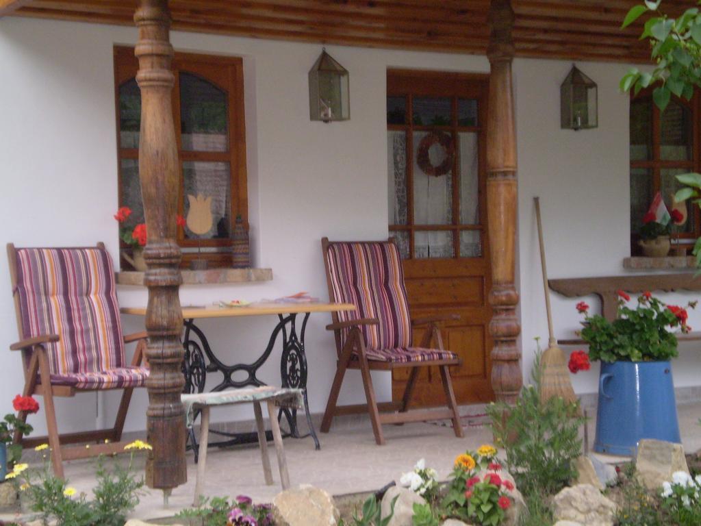 Tulipanos Vendeghaz Apartment Obanya Екстериор снимка