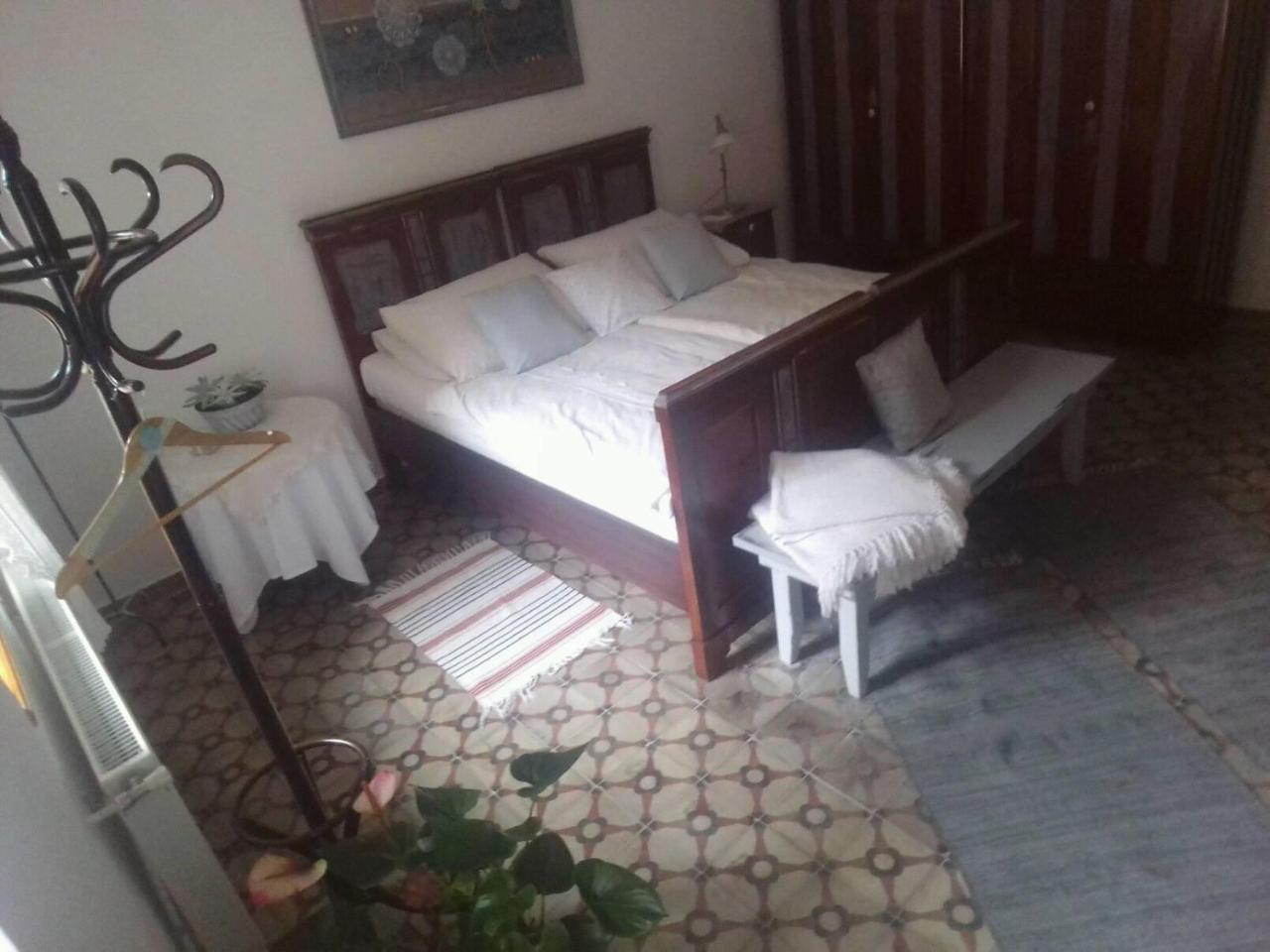Tulipanos Vendeghaz Apartment Obanya Екстериор снимка